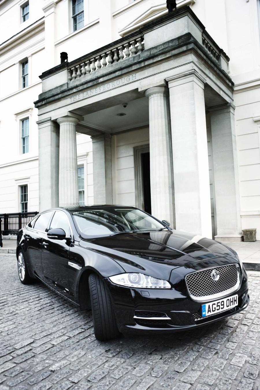  Jaguar XJ Saloon 2011 года  (фото 2 из 6)